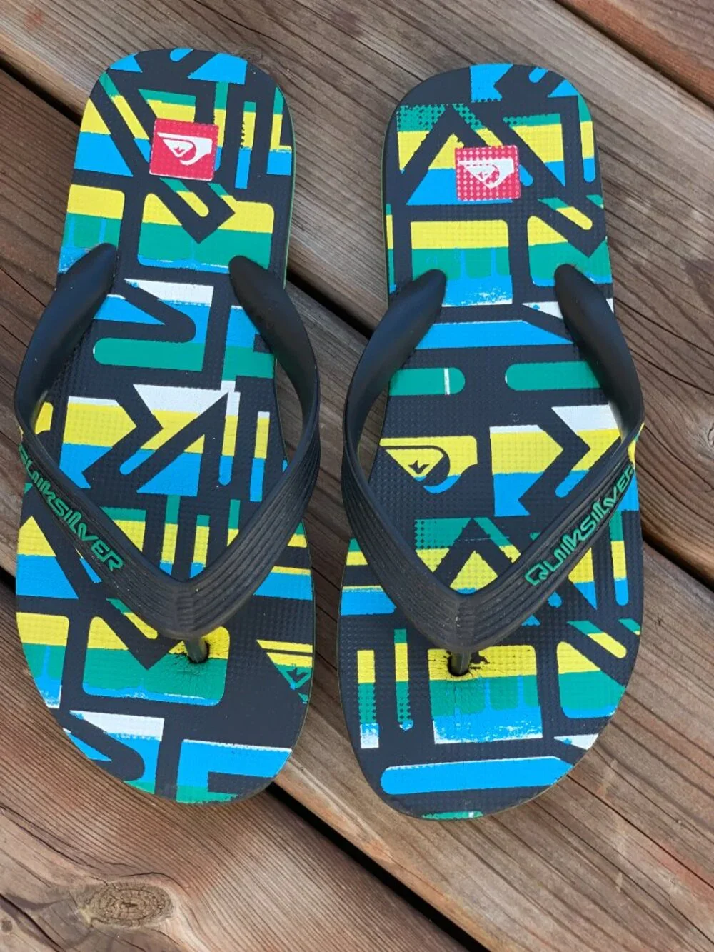 Quiksilver Flip Flops Sandals Mens 7 Black Blue Yellow Geometric Print Beach 90s